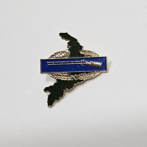 Vintage US Military Army Vietnam Combat Infantry Badge Lapel Hat Pin - Picture 2 of 4